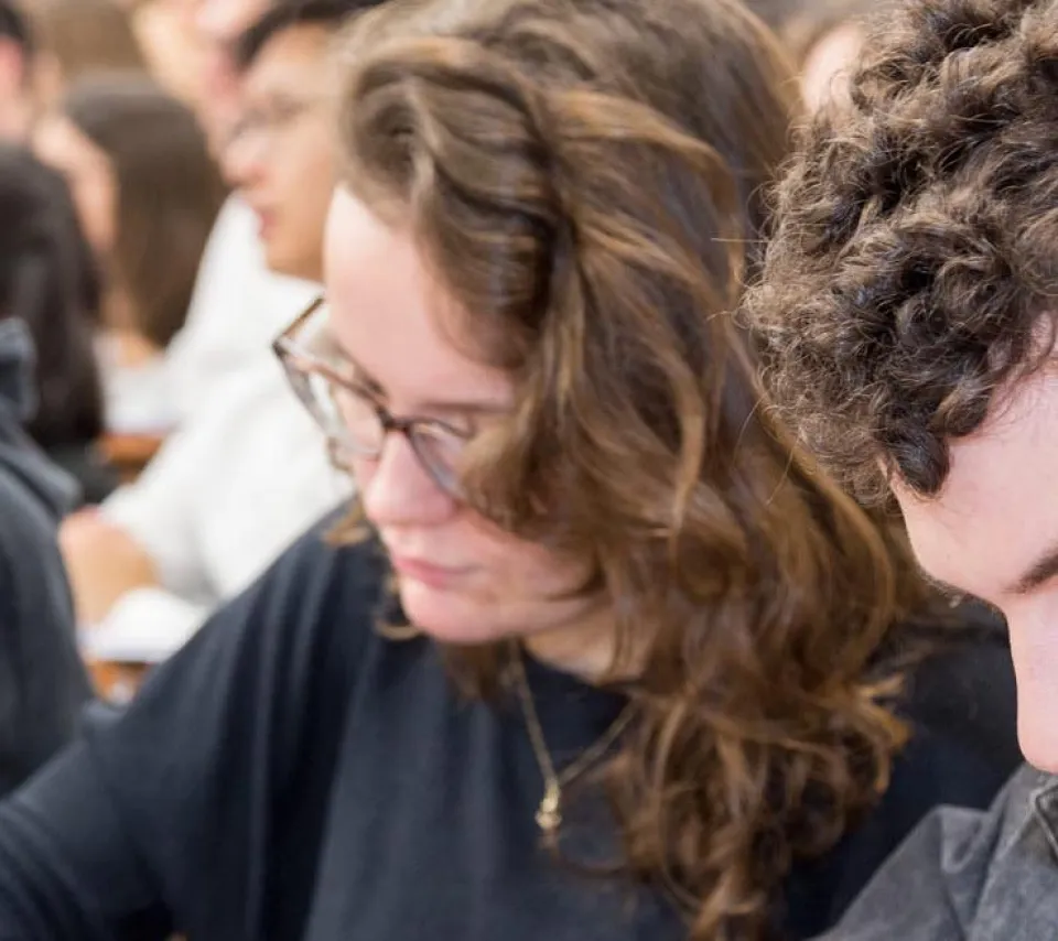 Etudiants dans un amphithéâtre
