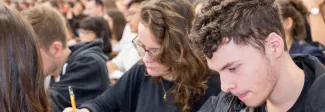 Etudiants dans un amphithéâtre